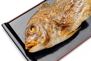 鯛の姿焼きが乗ったお祝いの和食膳