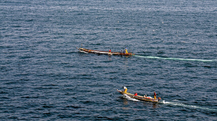 Pirogues de pêche le long des côtes du Sénégal © PPJ