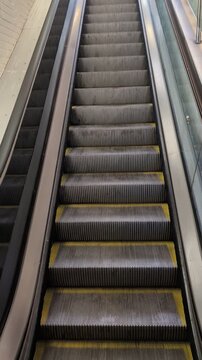 Escalera mec&aacute;nica de subida