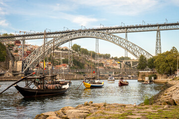 Obraz premium Historic Porto with Traditional Rabelo Boats and Iconic Bridge, Portugal