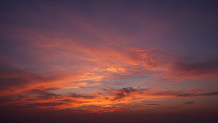 Fototapeta premium Vibrant Sunrise Or Sunset Sky With Dramatic Pink, Orange, And Purple Clouds Against A Dark Gradient