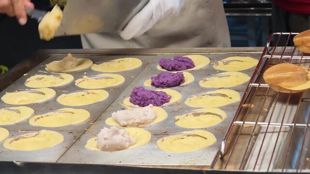 Bread with fillings is sold in the market.