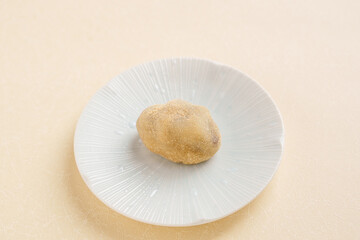 季節の和菓子「麦手餅」