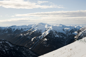 Naklejka premium Snow covered mountain tops