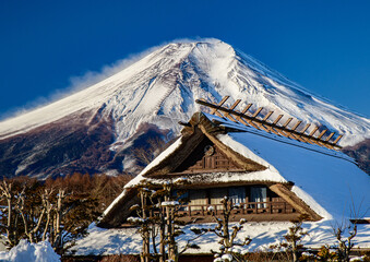富士山とかやふき屋根