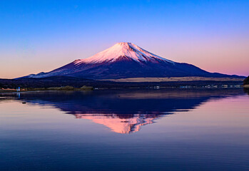 山中湖から逆さ富士