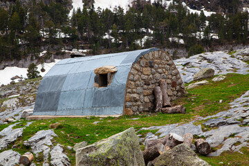 Plan de Estan Refuge, Benasque, Pyrenees of Huesca, Aragon, La Besurta.