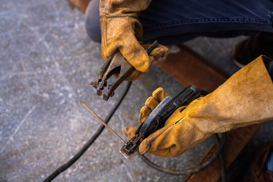 Welding Electrode And Ground Clamp