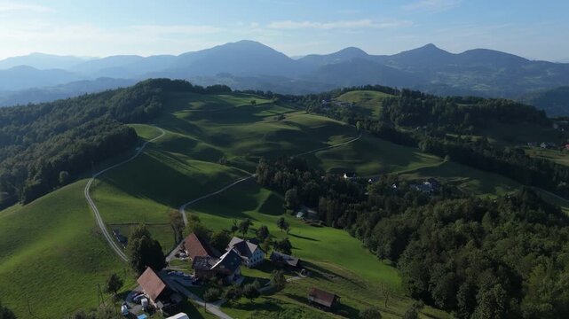 Mittelgebirgslandschaft in Slowenien