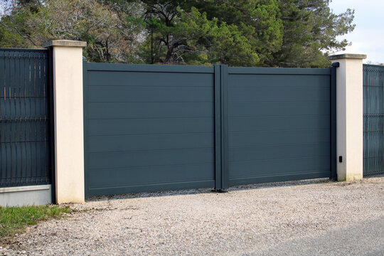 Portail de maison automatique moderne gris noir	