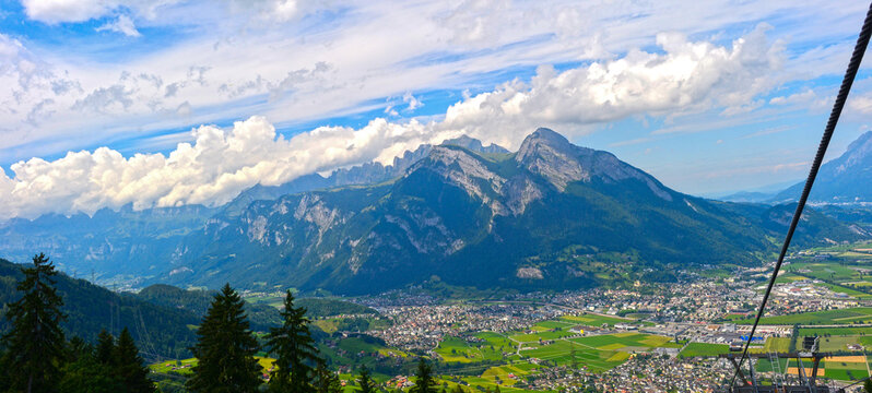Blick von Gaffia im Pizol auf das St. Galler Rheintal in der Schweiz