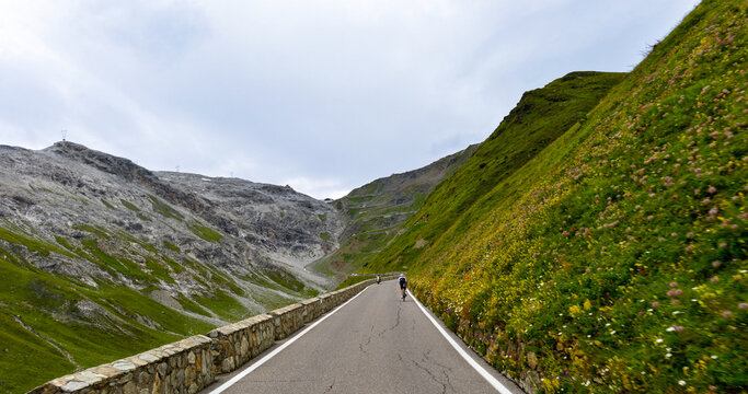 Die Stilfser Joch Passstra&szlig;e im Vinschgau in S&uuml;dtirol	