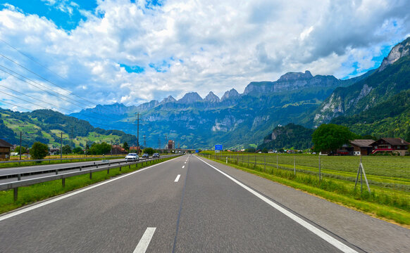 Autobahn 3 Richtung Z&uuml;rich vor Ausfahrt Flums (Schweiz)	