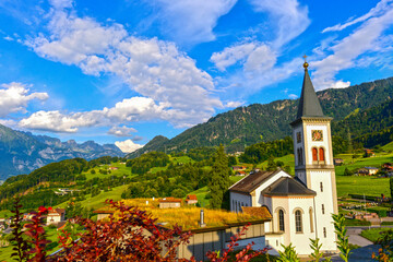 Fototapeta premium Katholische Kirche St. Gallus in Quarten am Walensee im Kanton St. Gallen in der Schweiz