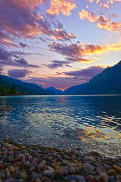 Sonnenuntergang &uuml;ber dem Walensee, Kanton St. Gallen (Schweiz)