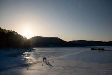 氷結した小野川湖