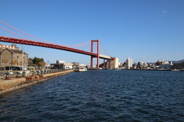 北九州市の洞海湾と若戸大橋
