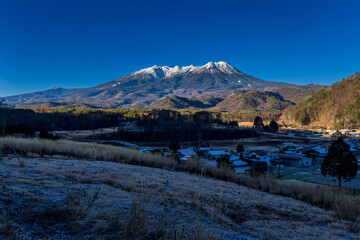 晩秋の御嶽山　長野県 木曽町 開田高原から