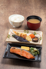 焼いた鮭の朝ごはん