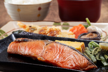 焼いた鮭の朝ごはん