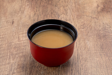 伝統的なお椀に入った温かい味噌汁 日本の朝食 発酵食品と和食のイメージ 