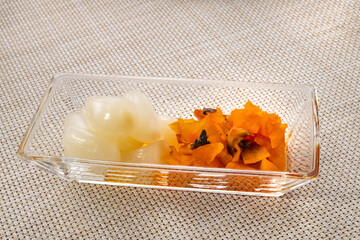 新鮮ならっきょうの酢漬け 伝統的な日本の漬物 保存食と健康食品のイメージ 