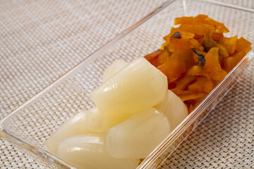 新鮮ならっきょうの酢漬け 伝統的な日本の漬物 保存食と健康食品のイメージ 