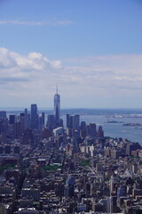 Obraz premium One World Trade Center rising above Lower Manhattan skyline