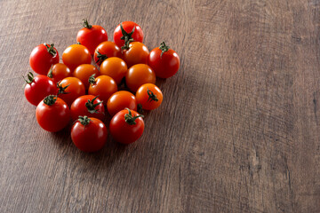 新鮮なミニトマト 艶やかなプチトマト リコピン豊富な夏野菜の素材 