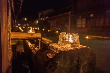 冬の木曽路・妻籠宿「氷雪の灯祭り」のアイスキャンドルと玉ボケ