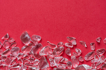 赤背景に細かい水晶