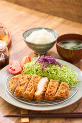 ロースとんかつ定食