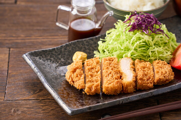 ロースとんかつ定食