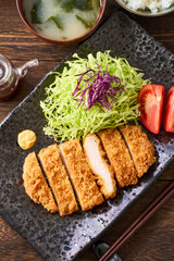 ロースとんかつ定食