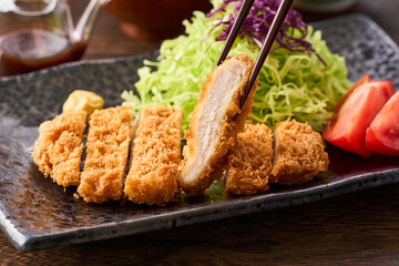 ロースとんかつ定食