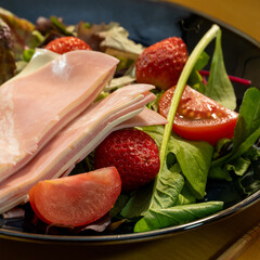 ハムとチーズのサラダ