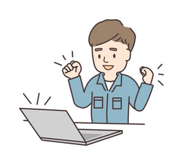 パソコンの前でガッツポーズをする作業服姿の若い男性