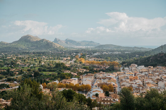 Elevated view of Pollen&ccedil;a and Serra de Tramuntana, Mirador des Calvari