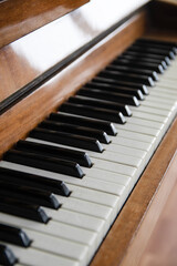 Close-up photo of piano keys © Евгений Попеску