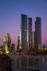 Obraz premium High-rise buildings of the Moscow City business center on the banks of the Moskva River.