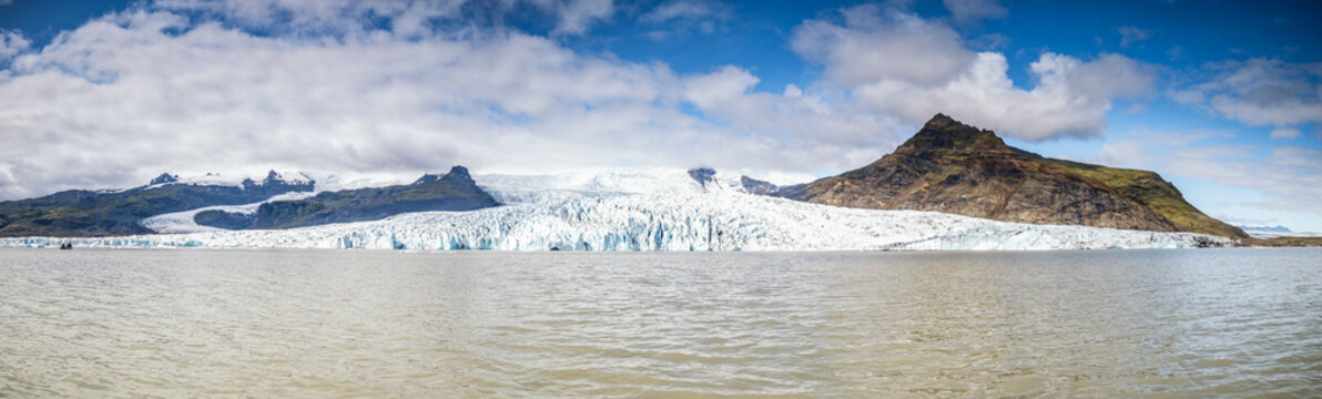 Panoramic view of Fjalls�rl�n Glacial Lagoon and glacier in Iceland