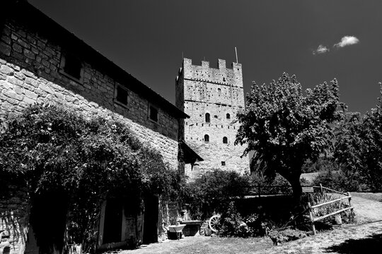 Italia in bianco e nero. Porciano, borgo e castello medievali. Casentino. Provincia di Arezzo. Toscana, Italia
