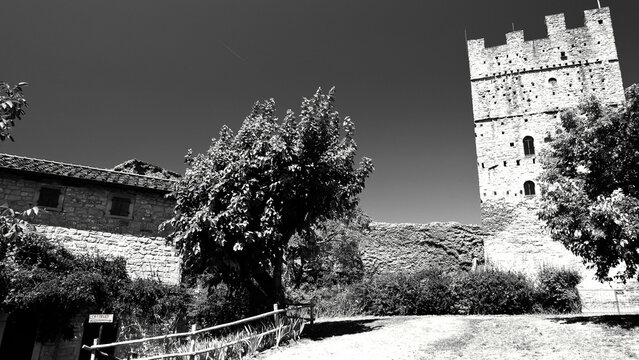 Italia in bianco e nero. Porciano, borgo e castello medievali. Casentino. Provincia di Arezzo. Toscana, Italia