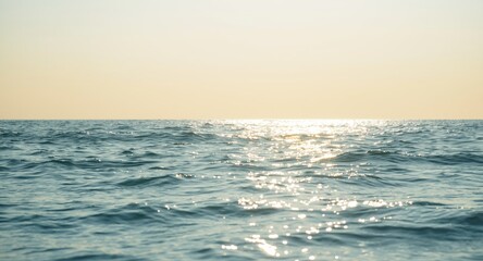 Fototapeta premium shimmering sea water with gentle sky tones