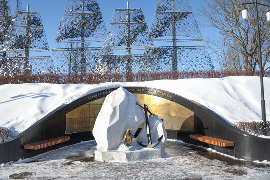 KRONSTADT, RUSSIA - FEBRUARY 23, 2026: Memorial to Admirals Bellingshausen and Lazarev. The Alley of Heroes of the Russian Fleet in the park "Island of Forts", Kronstadt (St. Petersburg)