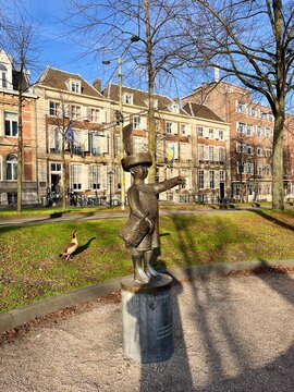 The Hague, Netherlands. December 4, 2025. The statue of Jantje at the Hofvijver in The Hague.