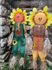 Obraz premium Two little handmade scarecrow figurines with straw details
