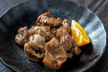 皿に盛った砂ズリ