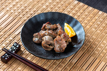 皿に盛った砂ズリ