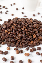 Obraz premium Coffee beans on a white background. Close-up.